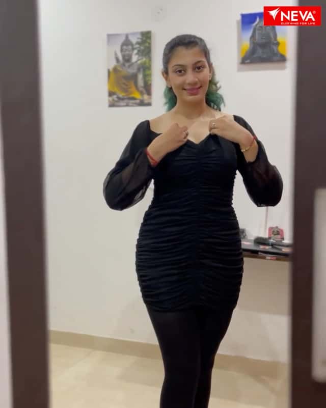 Influencer-style product demo for D2C fashion brand